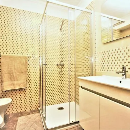 Top Floor Apartment With Exclusive Sea View *